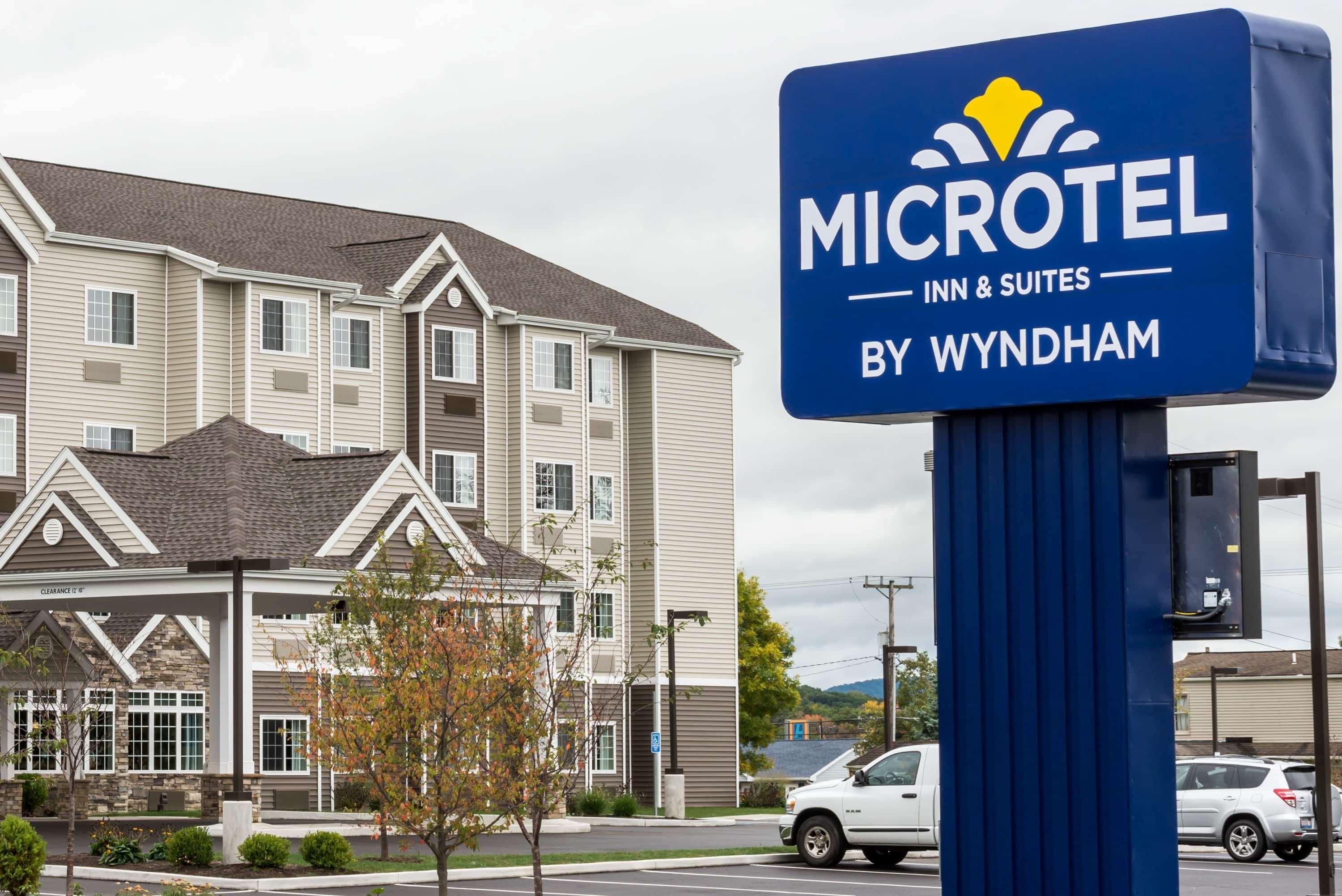 Microtel Inn & Suites By Wyndham Алтуна Экстерьер фото